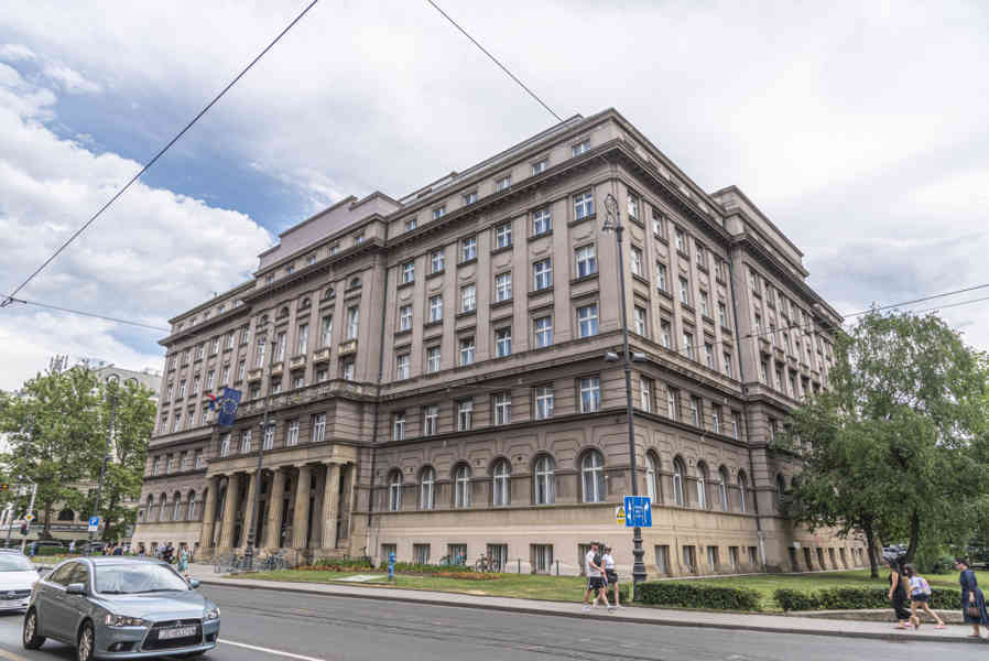 Croacia - Zagreb 38 - palacio de la Oficina Central de Seguros de los Trabajadores.jpg